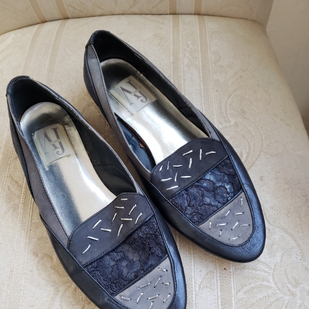 AJ vancia Black loafer size 8